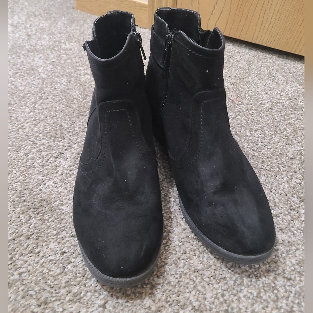 Toetos Black Faux Suede Silver Buckle Ankle Boots Booties - Picture 3 of 6